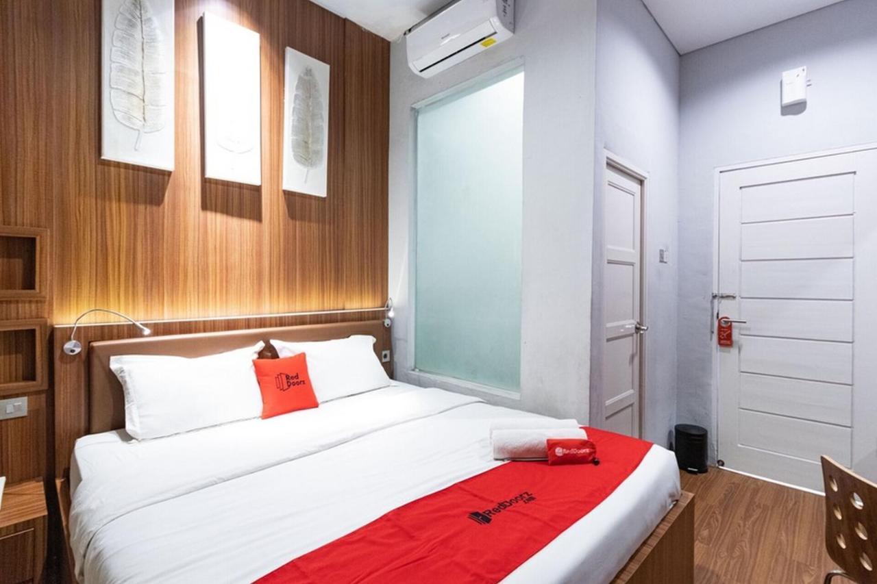 Reddoorz Premium Near Centre Point Mall מדאן מראה חיצוני תמונה